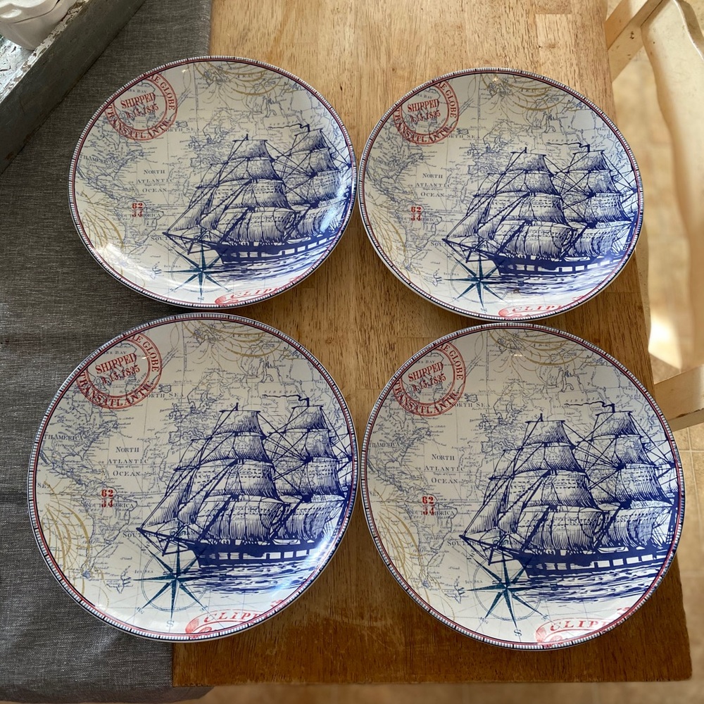 🇺🇸 SET OF FOUR DINNER PLATES  🇺🇸